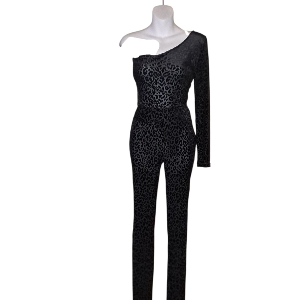 One-Shoulder Black Velvet Leopard Set